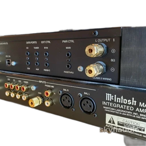 close-up, back, panel, mcintosh, ma9010, integrated, amplifier, showcasing transparent PNG cut-out